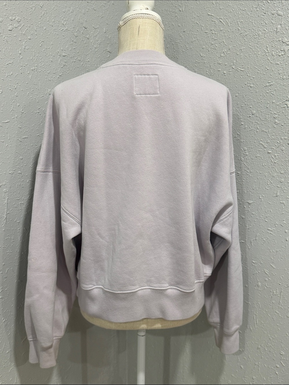 Abercrombie & Fitch French Riviera Lavender Sweatshirt Size Large - Picture 3 of 6